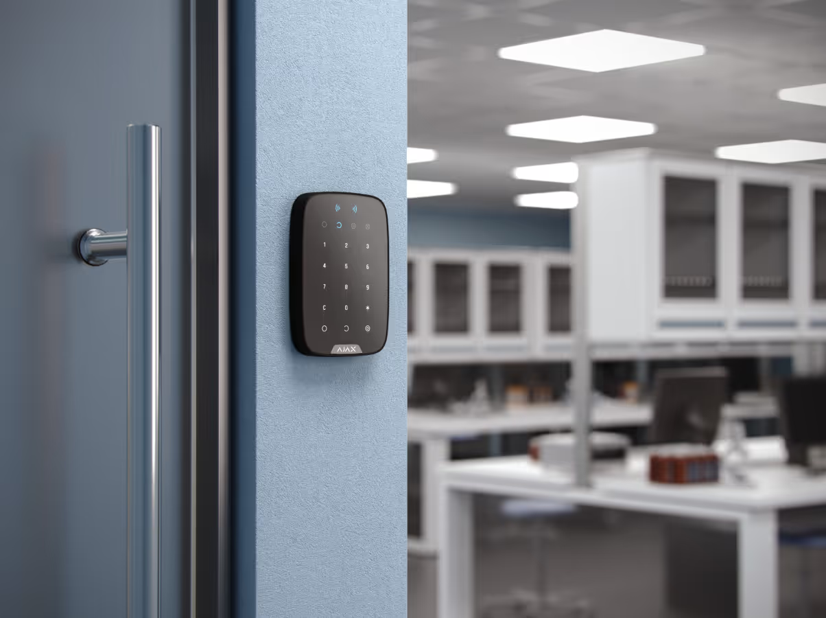 Ajax Superior KeyPad Plus Jeweller Schwarz Detailansicht Bild 10 | EPS